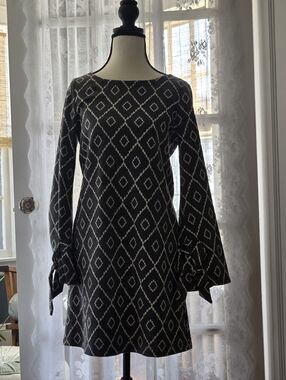 Black Diamond-Print Long-Sleeve Shift Dress